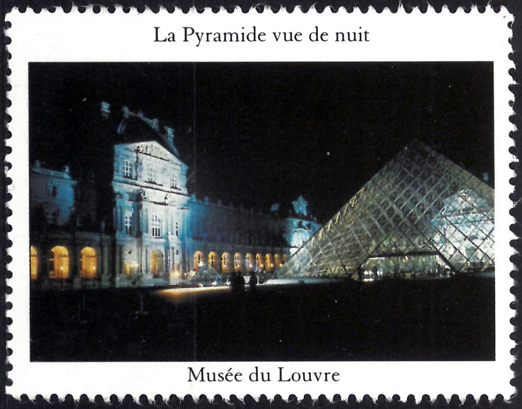 La Piramide vue de nuit