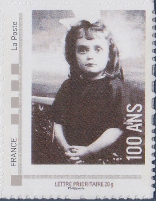 100 ans. Black and White Photo of Girl