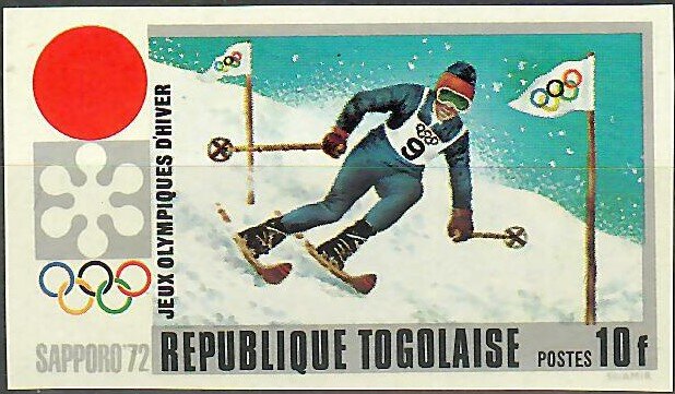 Slalom skiing