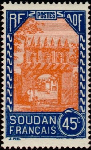 Gateway to the yard of the residence of Djenne