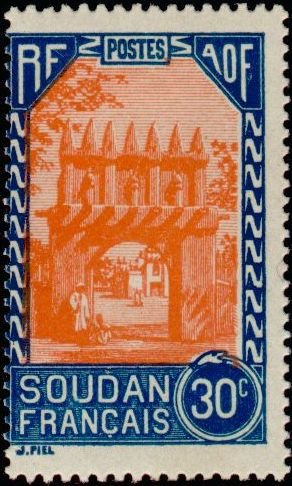 Gateway to the yard of the residence of Djenne