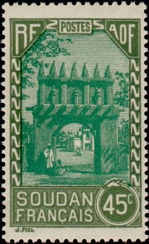 Gateway to the yard of the residence of Djenne