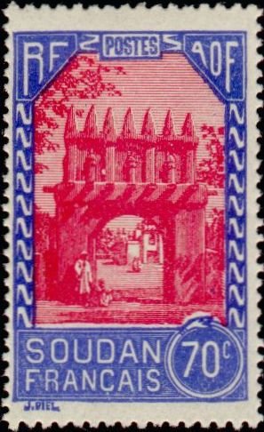 Gateway to the yard of the residence of Djenne