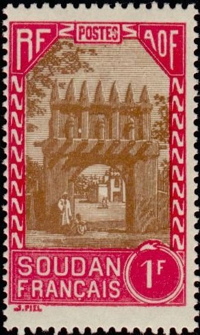 Gateway to the yard of the residence of Djenne