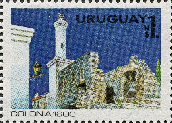 Puerto de Colonia Lighthouse