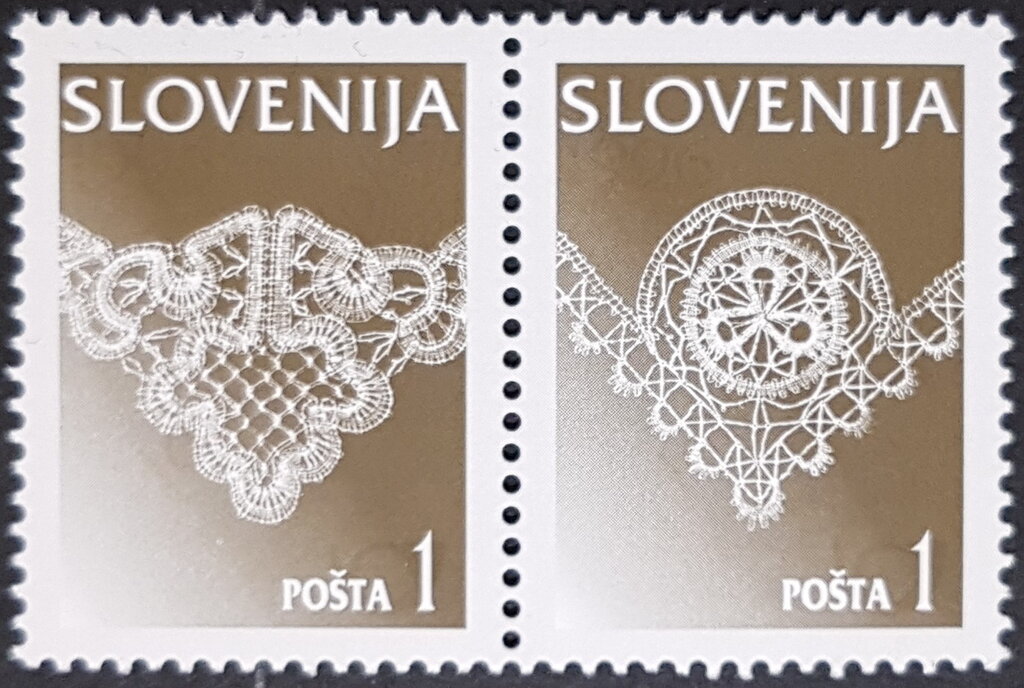 Corner with leaf design, Corner with flower design