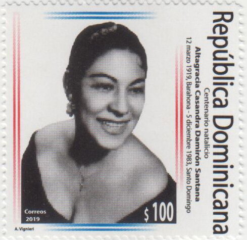 Casandra Damirón Santana, Singer