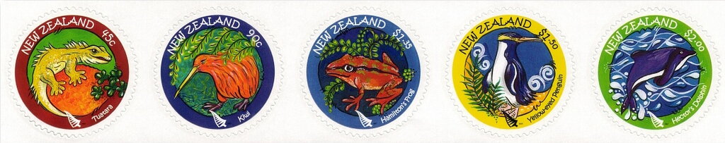 Se-tenant, Native Wildlife strip, New Zealand,  , Animals (Fauna), Birds, Dolphins, Frogs, Lizards, Reptiles, Round Stamps, Sea (Marine) Mammals