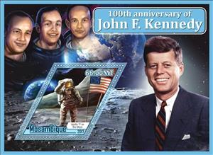 Souvenir Sheet, John F. Kennedy 100th Anniversary Moon Landing Backgrounds, Mozambique,  , Famous People, Moon Landing, Outer Space, Politicians, Space Traveling, Spacecrafts