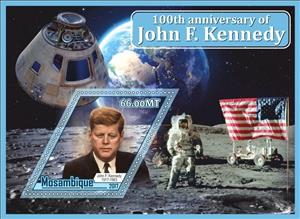 Souvenir Sheet, John F. Kennedy 100th Anniversary Moon Landing Backgrounds, Mozambique,  , Famous People, Moon Landing, Outer Space, Politicians, Space Traveling, Spacecrafts