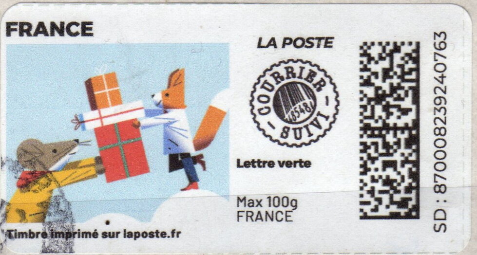 Mouse and squirrel bringing gifts no logo Courrier Suivi