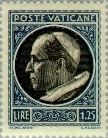 Effigy of Pius XII turn left