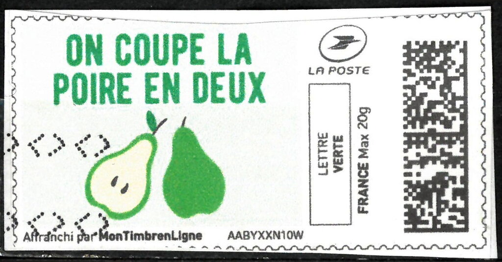 Lets cut the pear in two. On coupe la poire en deux