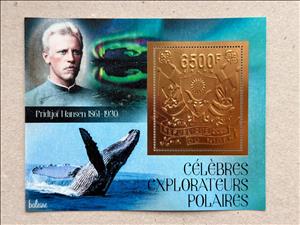 Souvenir Sheet, Polar Explorers - Foil Coat of Arms, Niger,  , Coats of Arms, Explorers, Famous People, Navigators