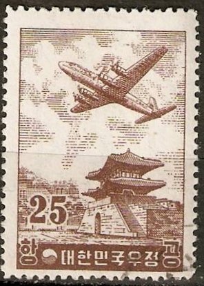 Plane and Eastern Towngate of Seoul