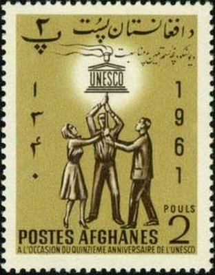 3 People carrying the UNESCO symbol