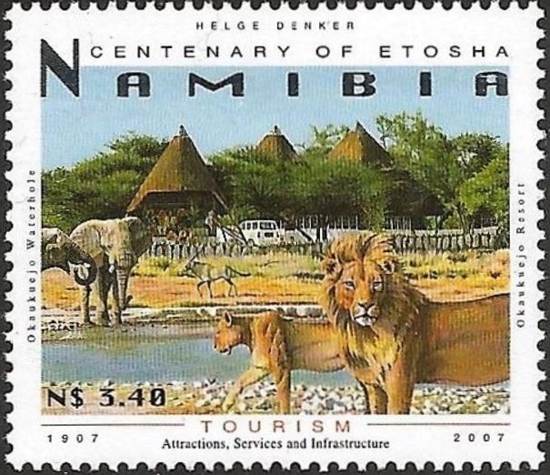 African Elephant (Loxodonta africana), Lion (Panthera leo)