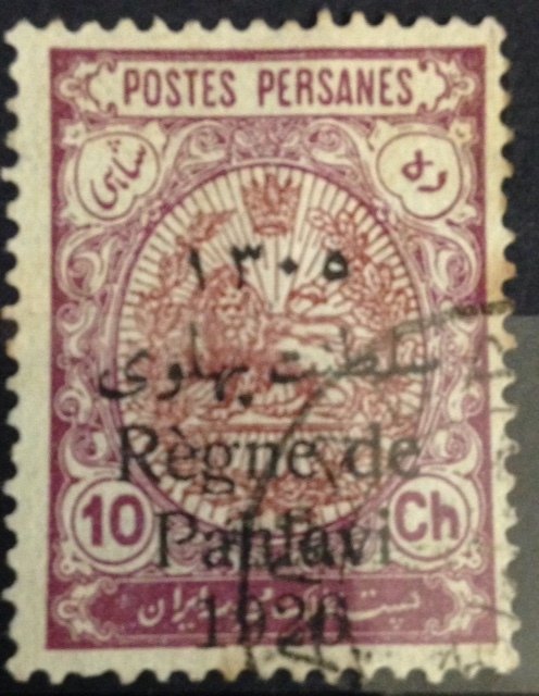 Heraldic lion in an oval
