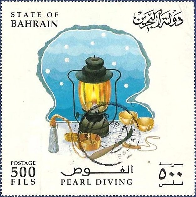 Oil lamp and equipment of a pearl diver