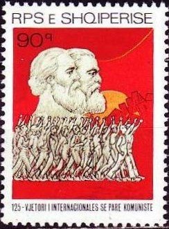 Marx + Engels, Demonstration
