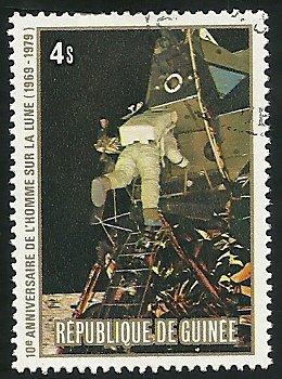 First Man On The Moon- Stepping down to surface