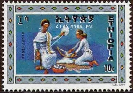 Women spinning cotton yarn