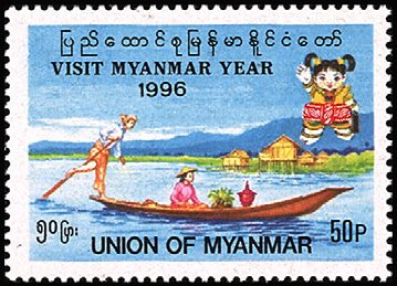 Couple in boat on Inlay Lake with food bowl for Buddha, Budd