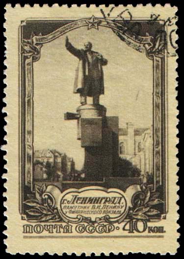 Памятник В. И. Ленину у Финляндского вокзала (1926, ск. С. Евсеев, арх. В. Щуко и В. Гельфрейх)