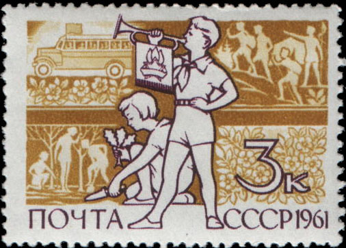 Горнист. Пионерка, сажающая дерево