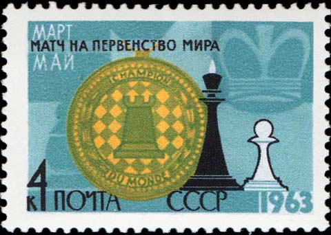 Золотая медаль чемпиона мира по шахматам и шахматные фигуры