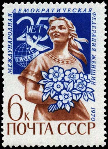 Женщина с букетом цветов. Эмблема федерации