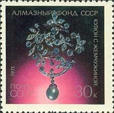 Pearl and diamond pendant