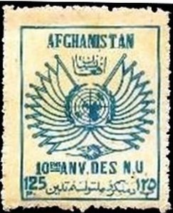 UN emblem & flags