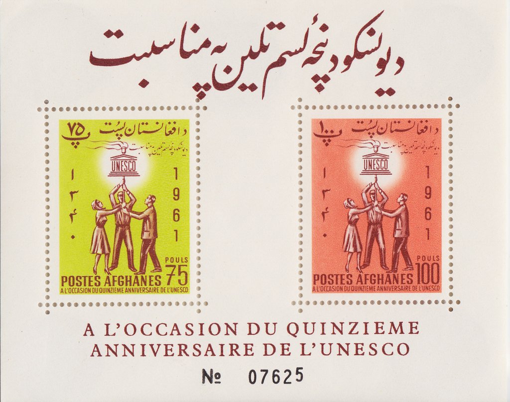 3 People carrying the UNESCO symbol