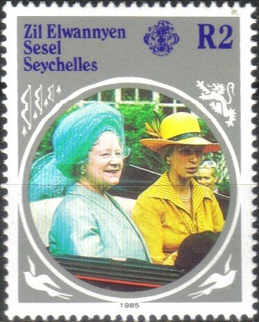 Queen Elizabeth with Princess Anna