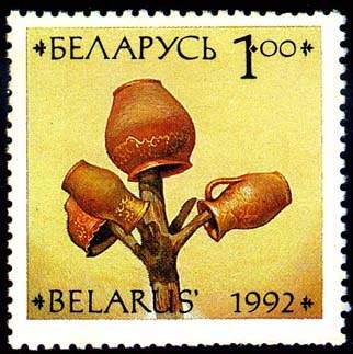 Stamp Belarus Pottery – Jar, jug and pots on a stave 